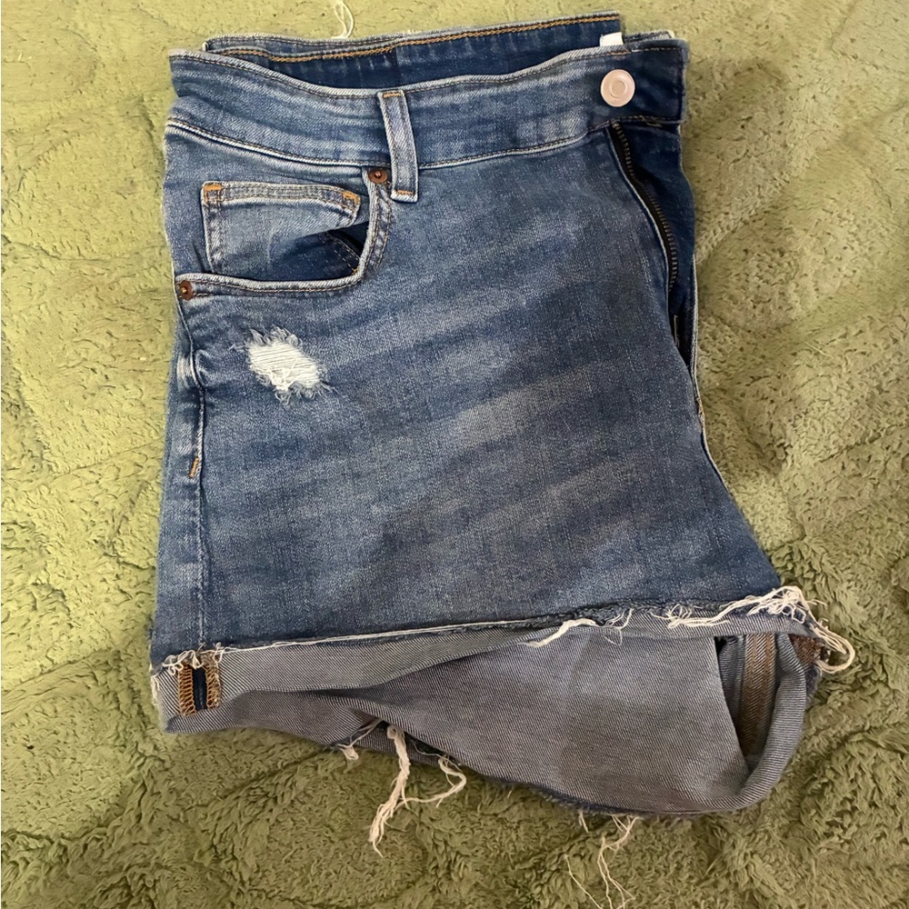 H&M Light Blue Distressed Cropped Jeans